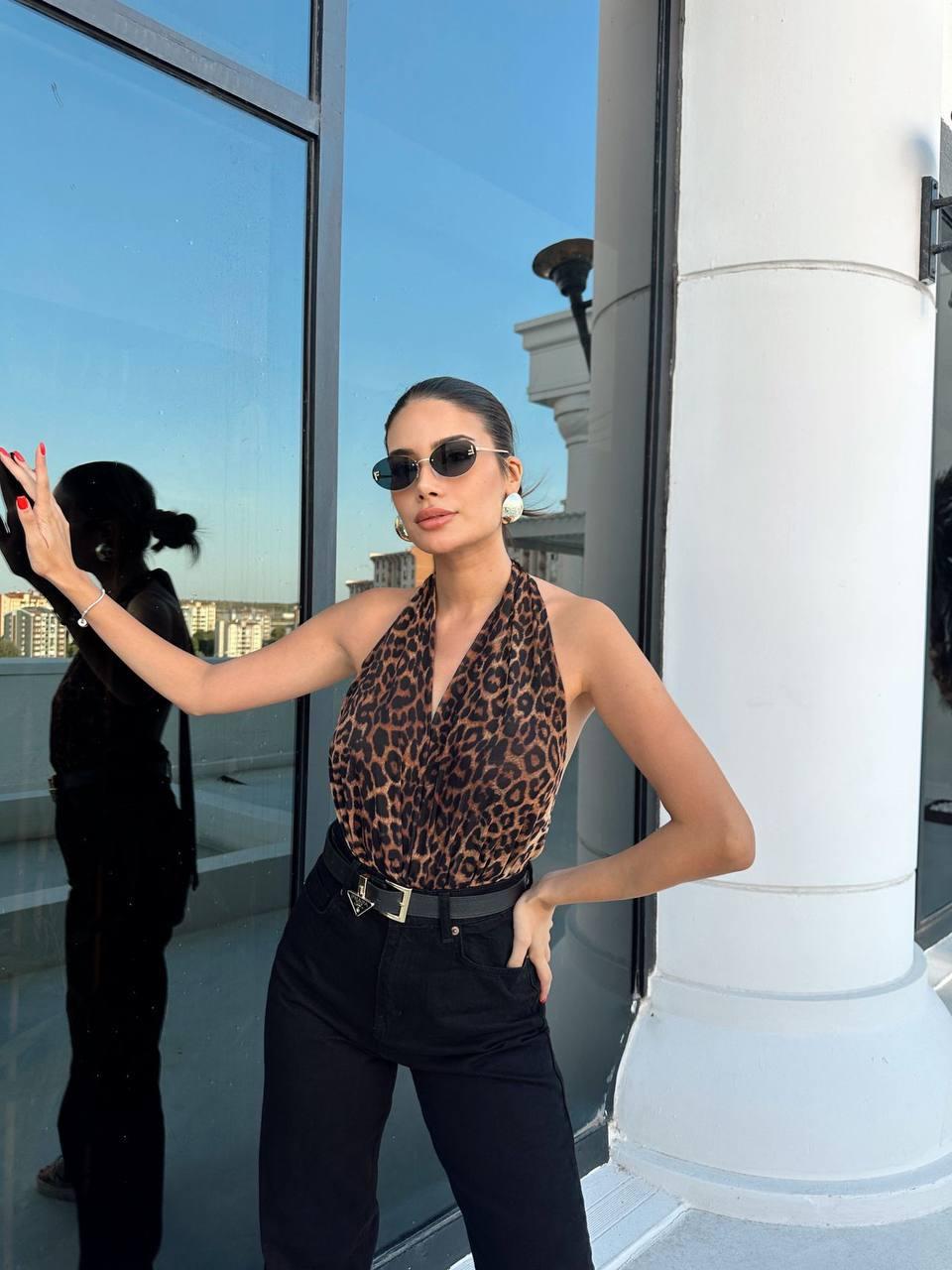 Leopar Desenli, Halter Yaka, Derin V Yaka Detaylı Body/Bluz