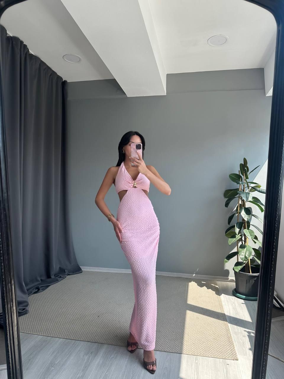 Pembe Halter Yaka Göbek ve Yan Dekolteli Pullu Uzun Abiye Elbise