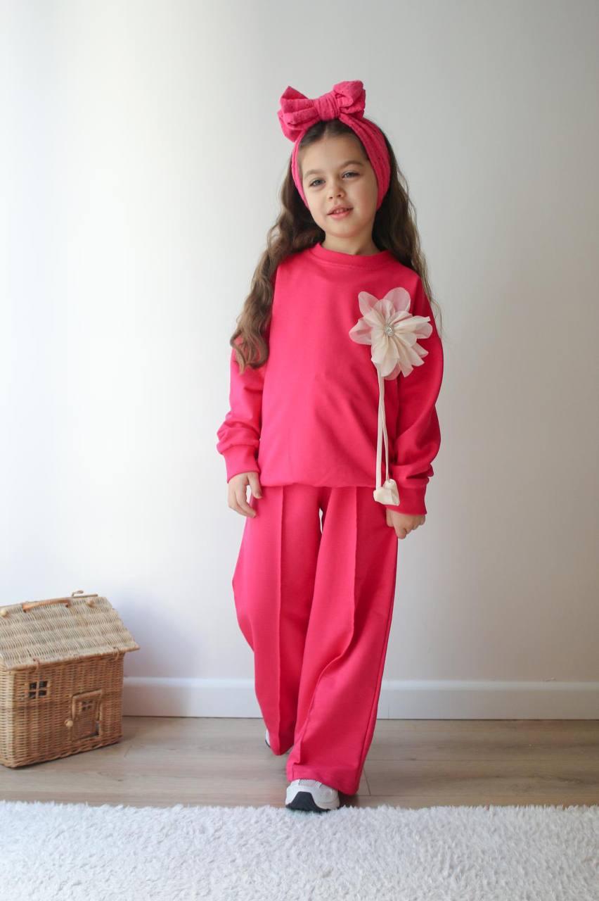 Renkli Dünyalar: Kız Çocuk Aplikeli Alt-Üst Takımlar